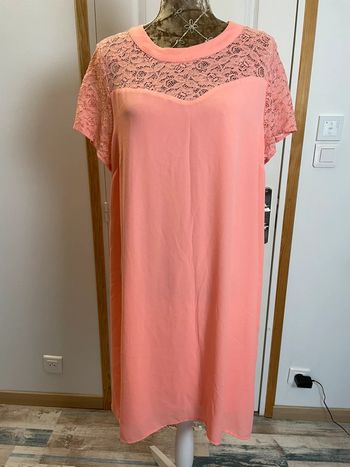 Robe neuve femme – Taille 46 – Coloris saumon avec dentelle – Élégante et raffinée