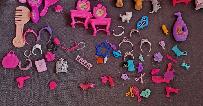 Lots accessoires barbies - photo numéro 2