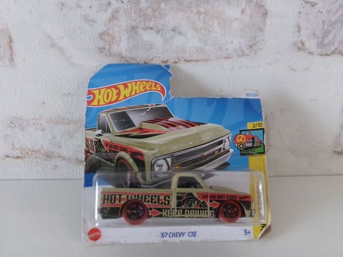 Véhicule Hot Wheels - 67 Chevy C10 - 83/250