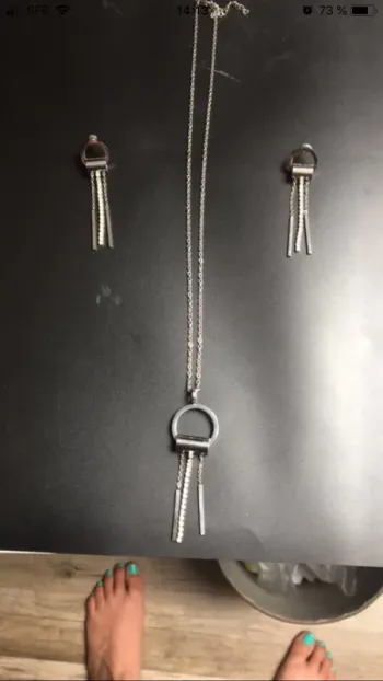 Collier et boucles d’oreille