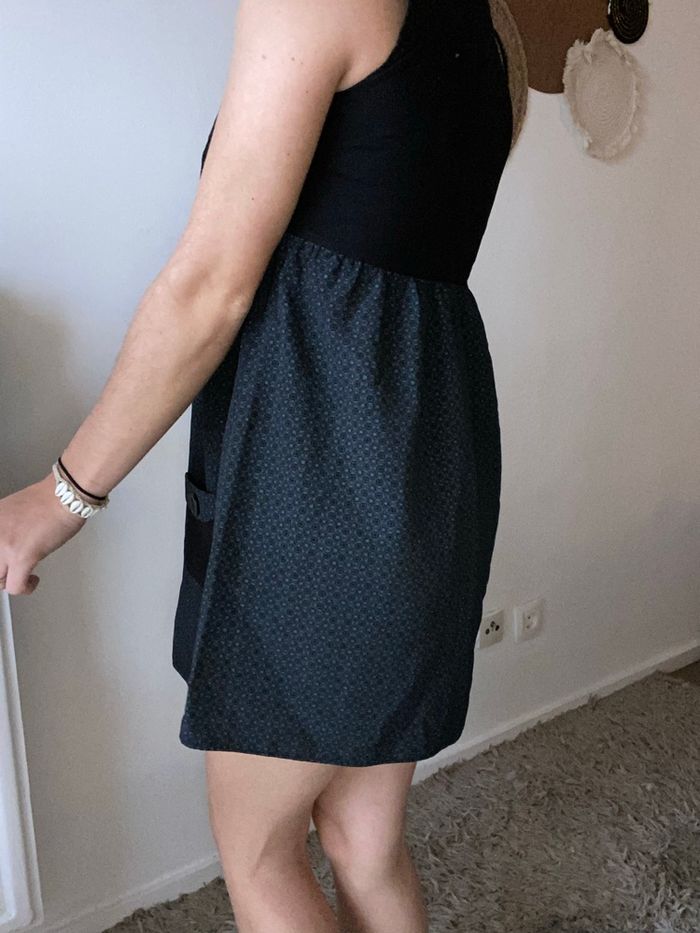 Magnifique robe noir avec poche cache cache taille s - photo numéro 4