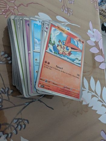 Lot de 100 cartes Pokémon " communes "