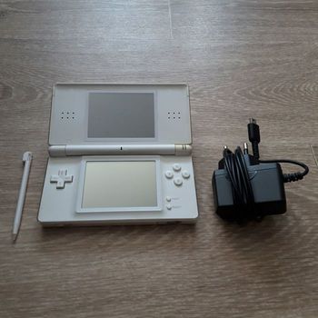 Console Nintendo DS Lite blanche avec stylet + chargeur