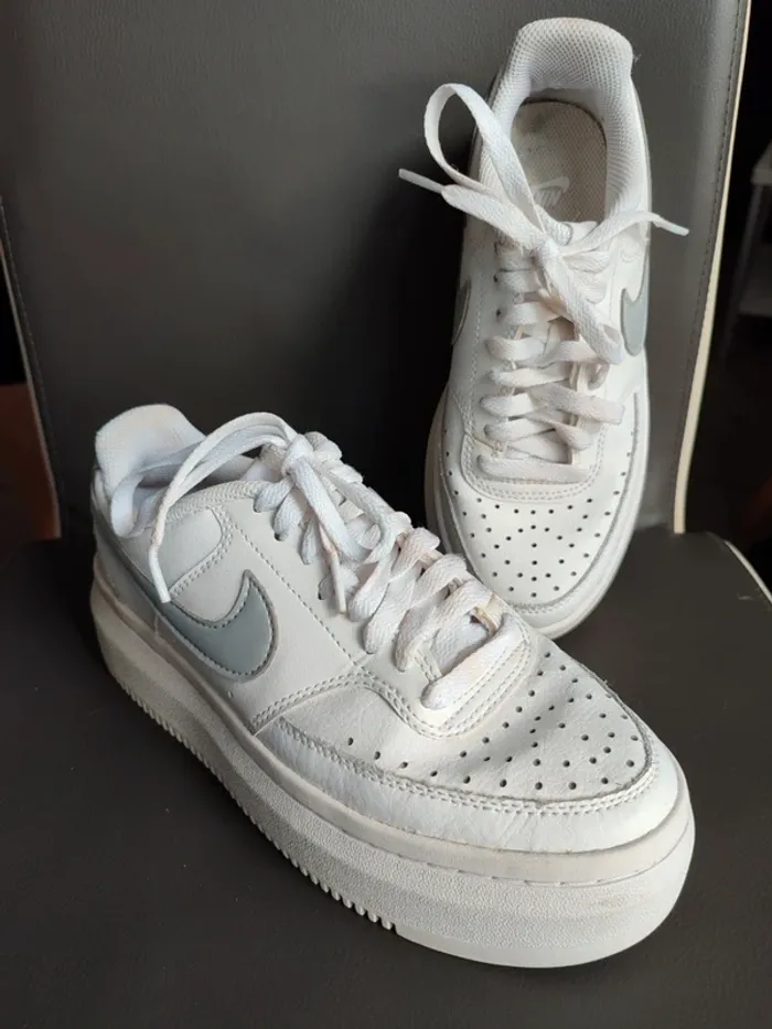 Baskets Nike court