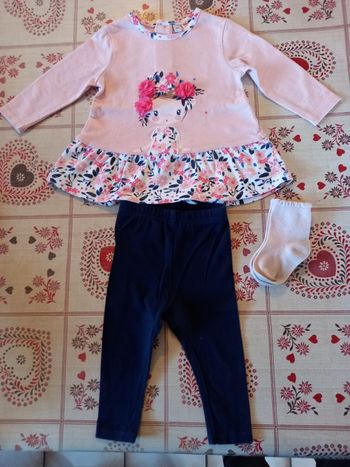 Ensemble tunique legging chaussettes.