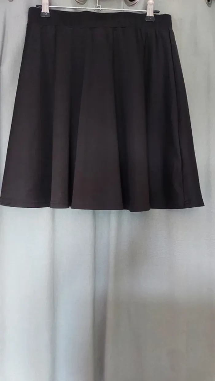 Jupe Patineuse Noire – Taille M (Shein) - parfait état - photo numéro 2