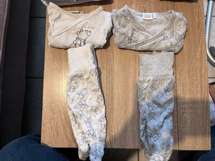 Lots 2 bodys manches longues et 2 leggings avec pieds