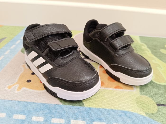 Paire de basket Adidas taille 22 - photo numéro 1