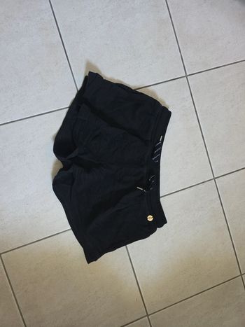 Short sport taille 38