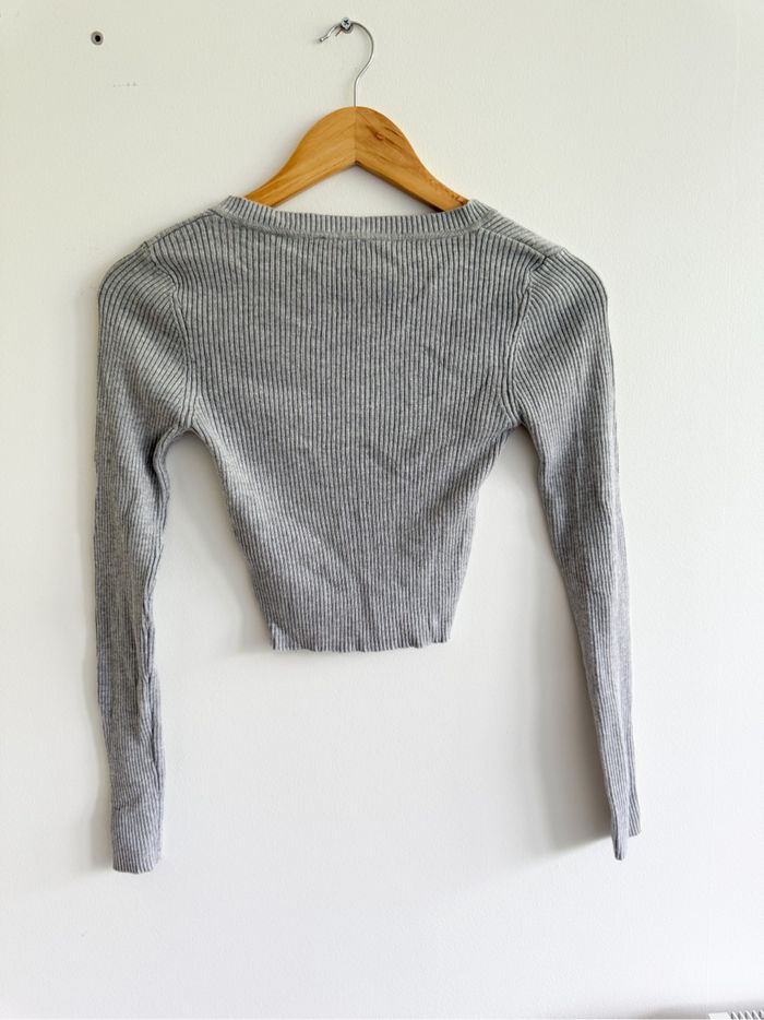 Pull col V court manches longues gris Jennyfer taille 36 S - photo numéro 3
