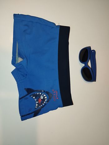 Maillot de bain lunettes soleil 
