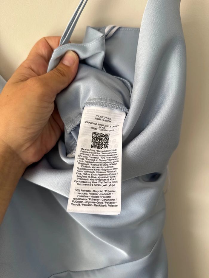 👗 VILA - Robe longue en satin à col bénitier - Bleu ciel- neuf sans étiquette - photo numéro 7
