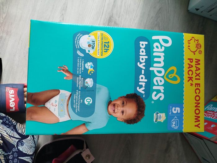 Couches Pampers taille 5 - photo numéro 2