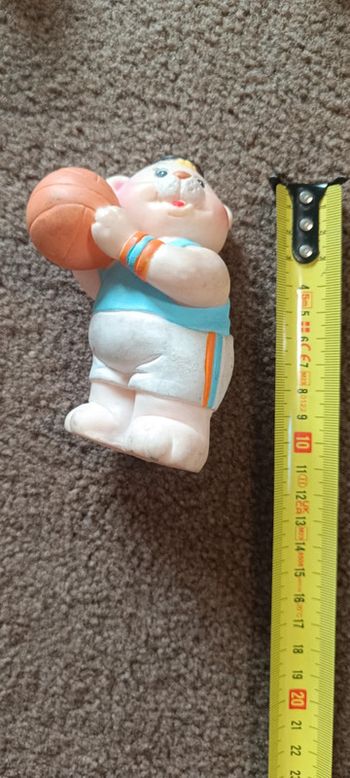 Ours pouet basketteur