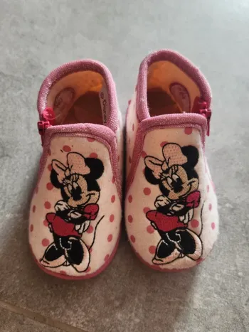 Chaussons taille 21 Disney