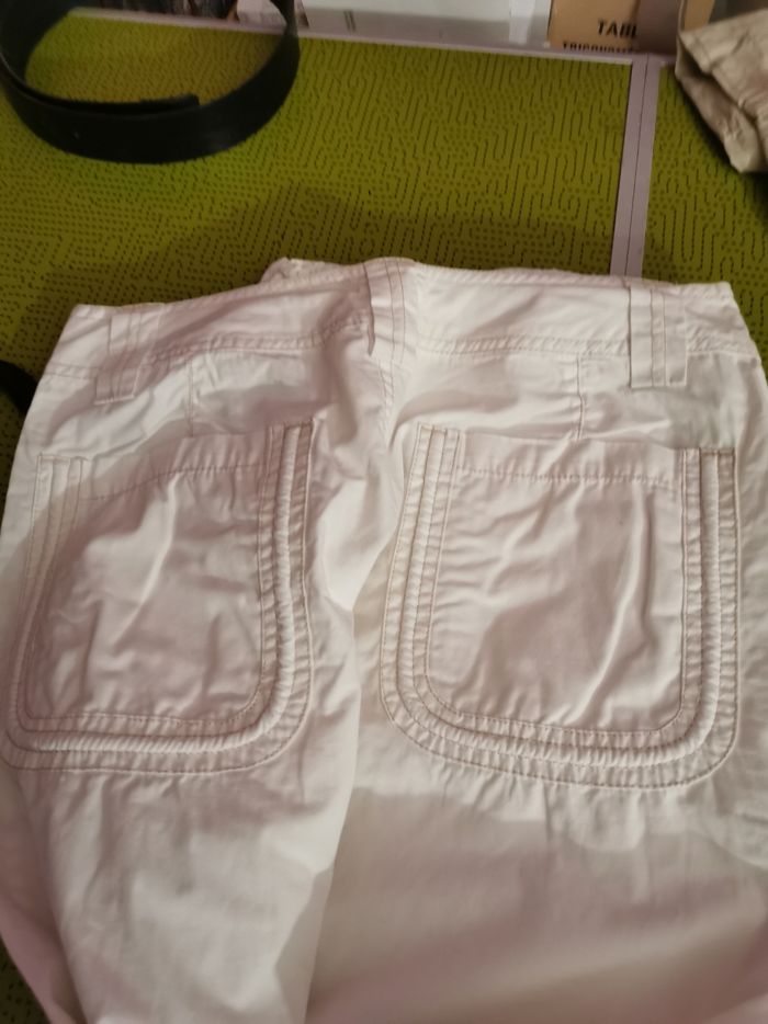 Pantalon avec 4 poches, bouton et fermeture, galon en bas jambes - photo numéro 5