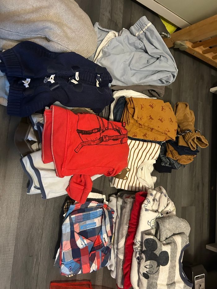 Lot 32 vêtements garçon 12 mois - photo numéro 2