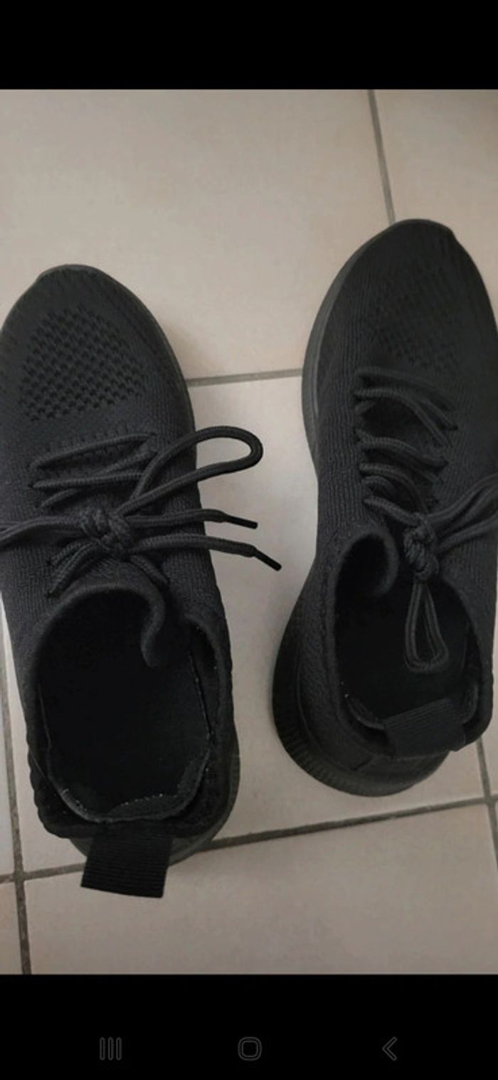 Sneakers noirs légers taille grand 35 - photo numéro 2