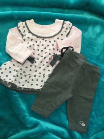 ensemble haut et legging 3 mois comme neuf