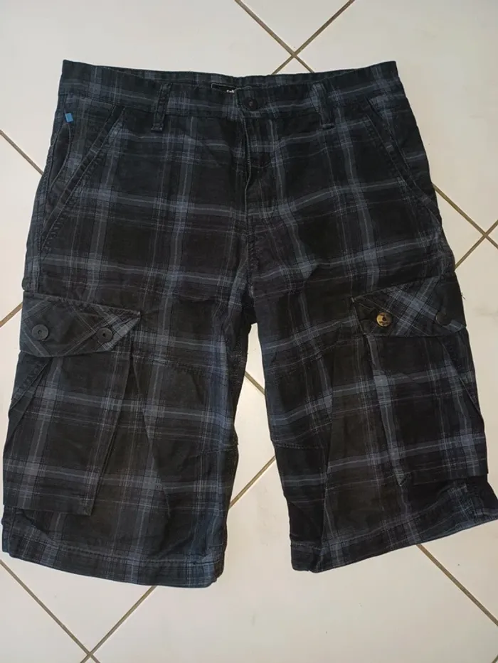 Superbe Bermuda homme taille 40