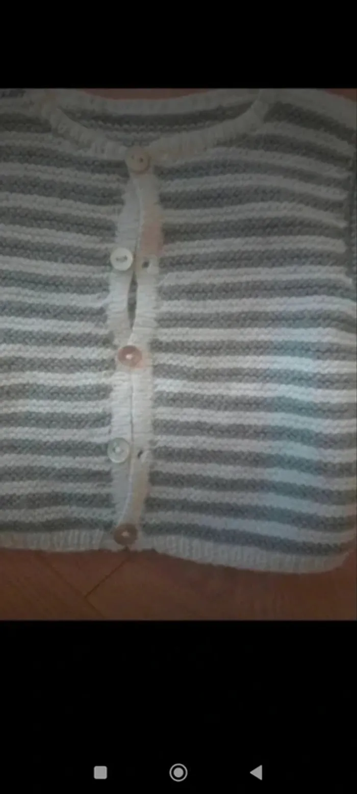 Lot gilets fait main 12 mois - photo numéro 3