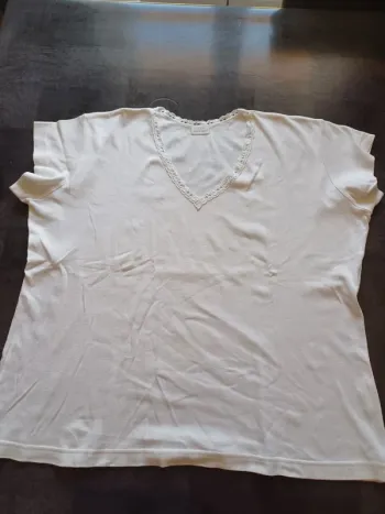 T-shirt col V blanc