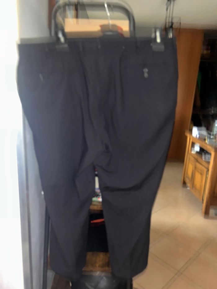 Pantalon costume noir à fines rayures - photo numéro 2