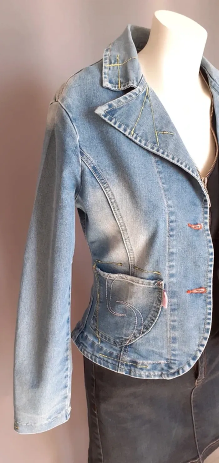 Jolie veste en jean délavée - photo numéro 3