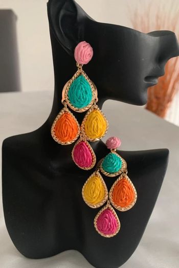 Boucles d’oreilles xxl gouttes d’eau multicolores en raphia