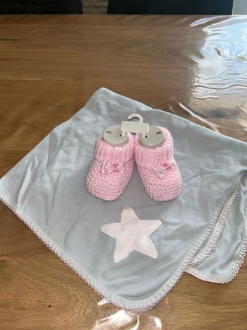 Cadeau naissance chausson lange couverture
