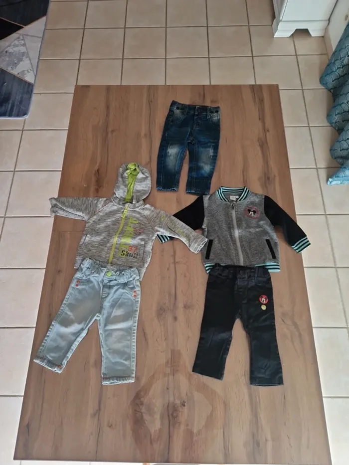 Lot - 2 ensemble + 1 jean - 9 mois