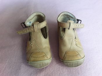 Chaussures ouvertes cuir beige en 22 GBB