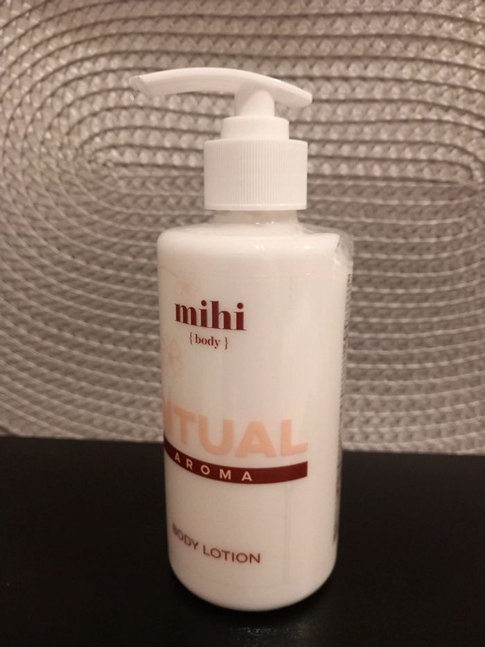 🥰 Aroma Ritual lotion pour le corps Mihi 300ml