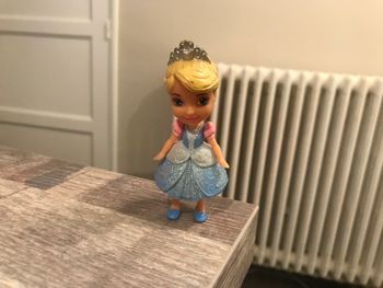 Figurine mini poupée cendrillon