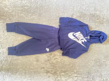 Lot de 8 ensembles Bebe 2 ans