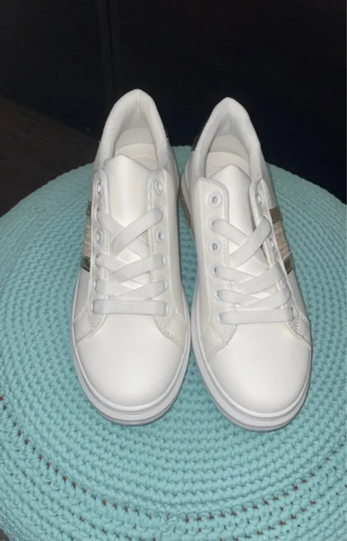 Baskets blanches femme neuves strass & détails dorés - Taille 36 - photo numéro 2