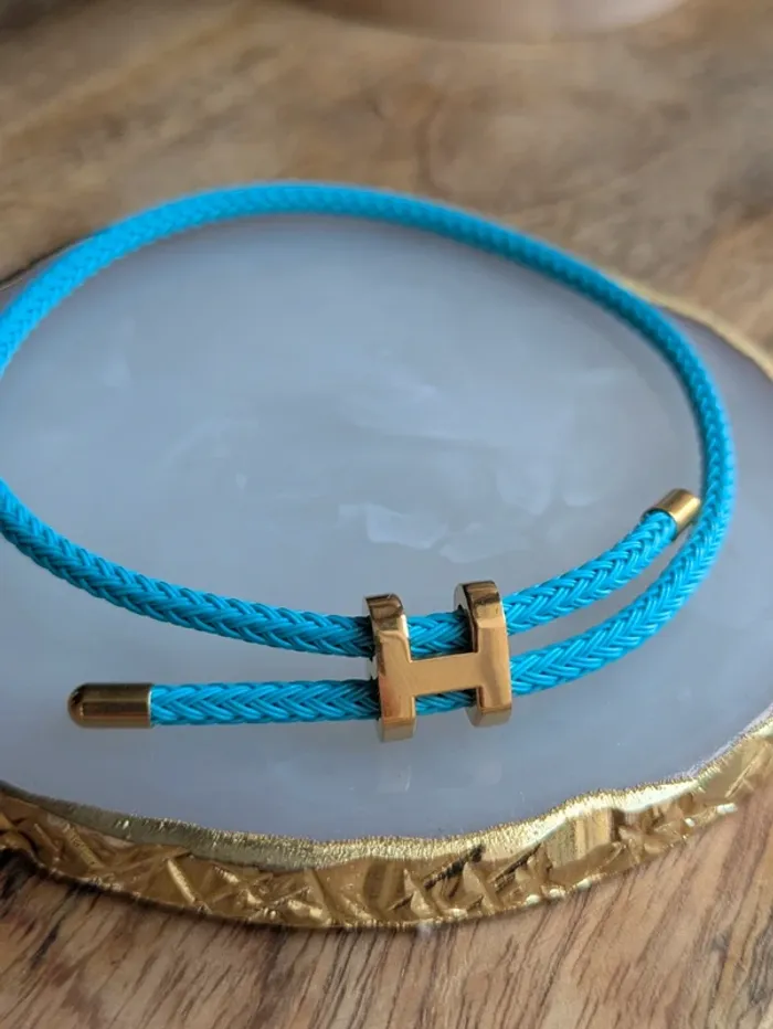 Bracelet cordon H bleu ciel - photo numéro 2
