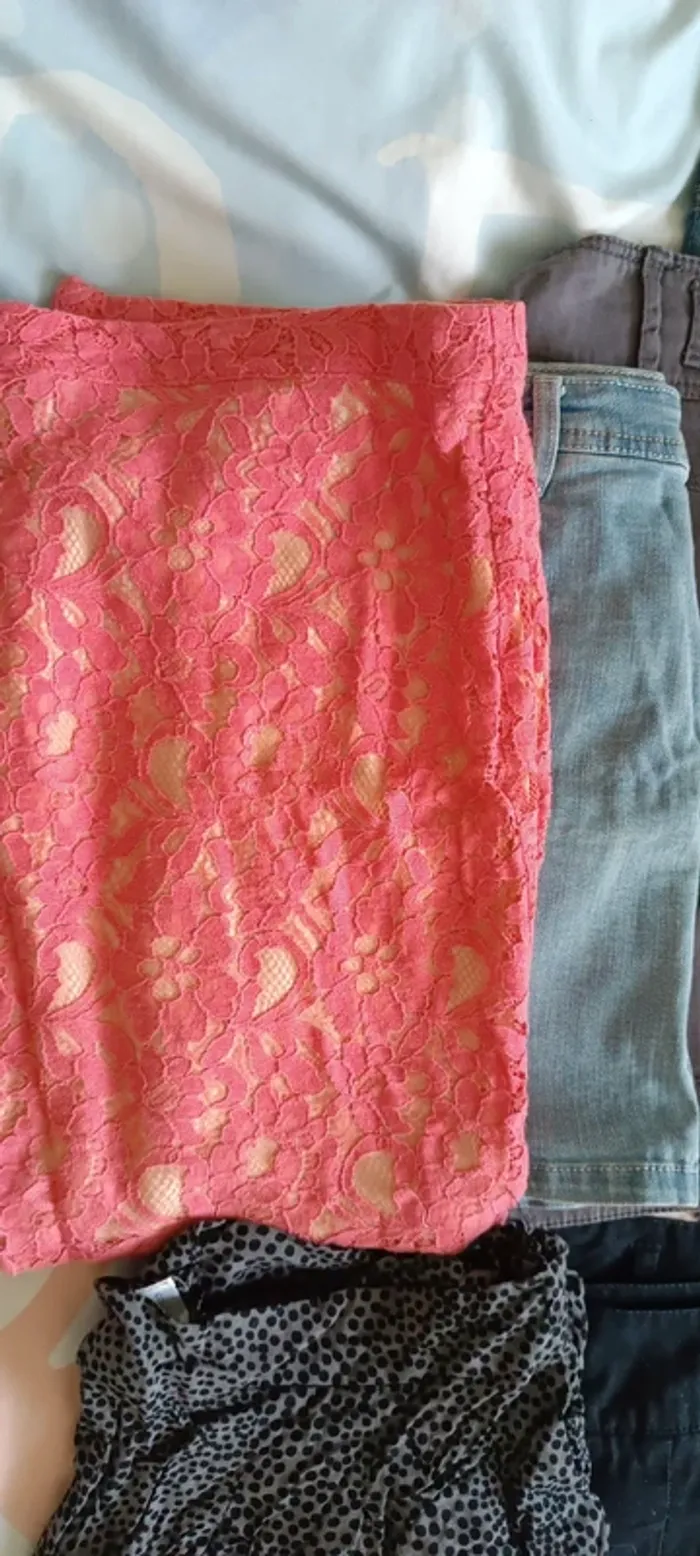 Lot 4 jupes + 2 shorts 40/42 - photo numéro 3