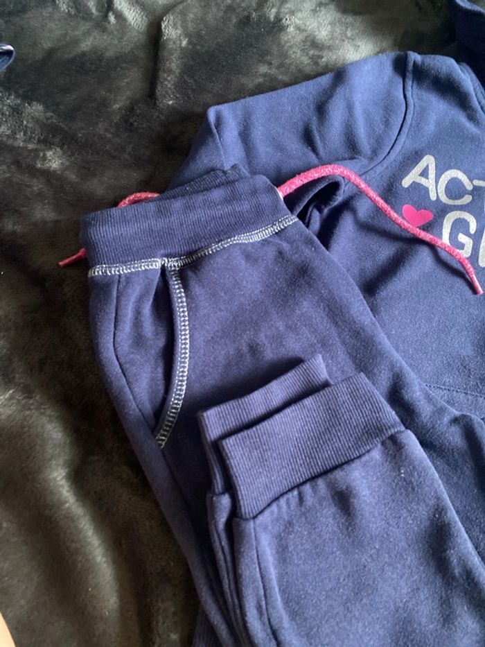 ensemble de survêtement pour filles, taille 10 ans et huit ans in extenso - photo numéro 3