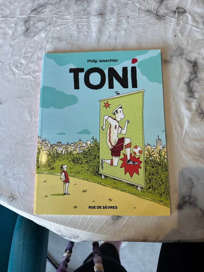 Livre école des loisirs toni