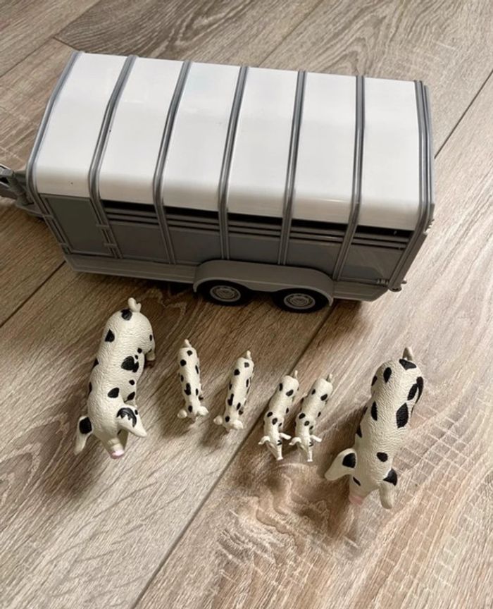 Remorque avec 6 cochons - photo numéro 3