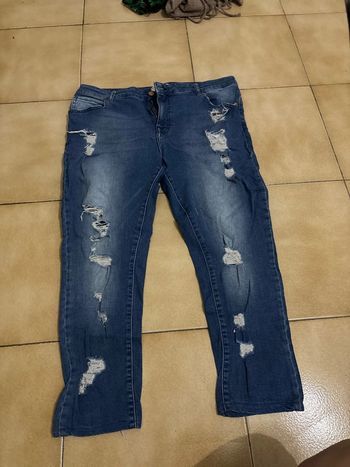 Pantalon à trous