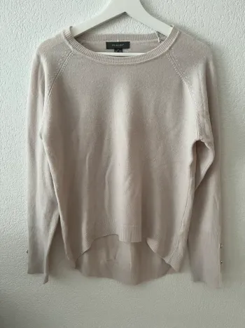 Pull fin beige clair avec boutons décoratifs – Primark (Taille S)