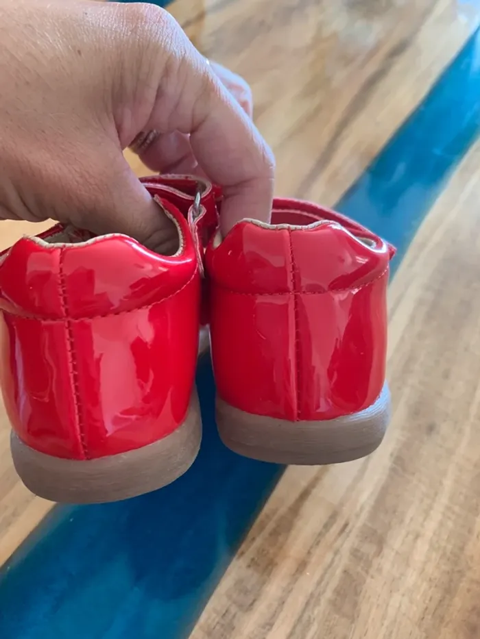 Sandales rouge vernis taille 19 - photo numéro 2