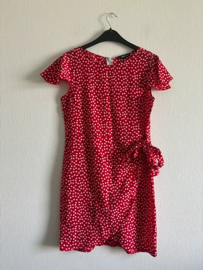 Robe rouge à motifs fleurs 🌸 taille XS - photo numéro 4