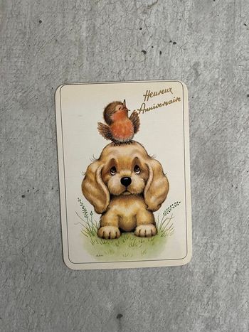 Carte heureux anniversaire chien avec oiseau