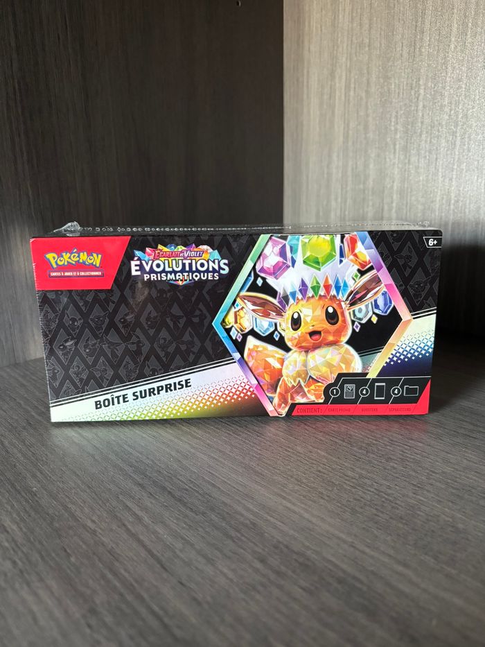 Boite surprise pokémon Evolutions prismatiques EV8.5