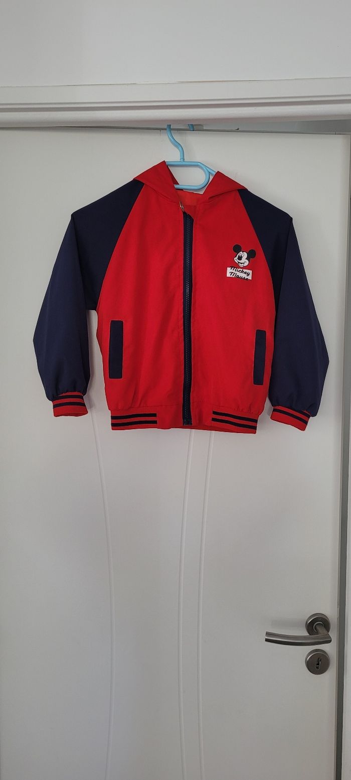 Veste coupe vent  taille 120 cm Très bon état