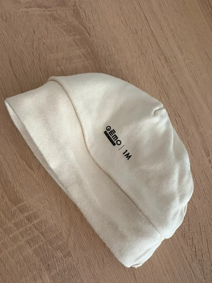 Ensemble bébé Taille 1 mois Gémo avec body, bonnet, pantalon à pied et cache cœur - photo numéro 3