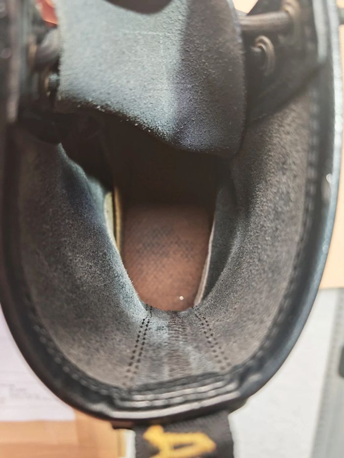 Bottes Dr. Martens 1460 en cuir verni Taille 36 - photo numéro 7